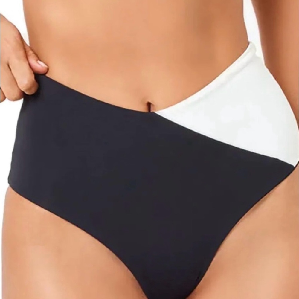 *NWT* L*Space Color Block High Tide Bikini Bottom
Classic Swimwear Size Small